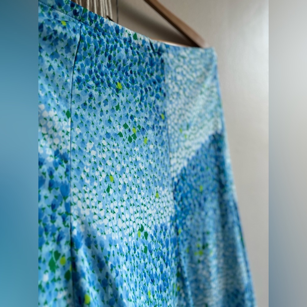 Vintage floral blue skirt - mid length, L never worn